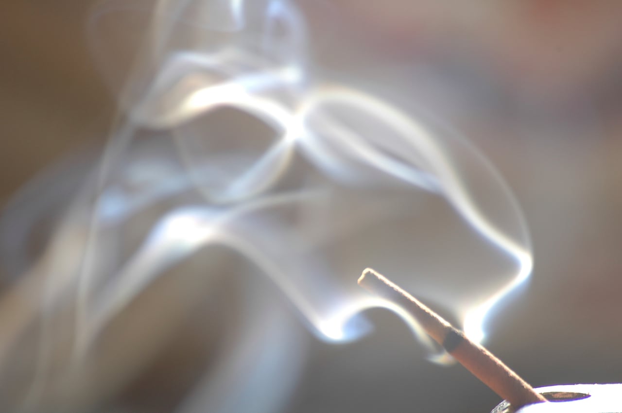Integrar el incienso en la rutina diaria puede ser el ingrediente secreto para crear un hogar lleno de buenas energías.