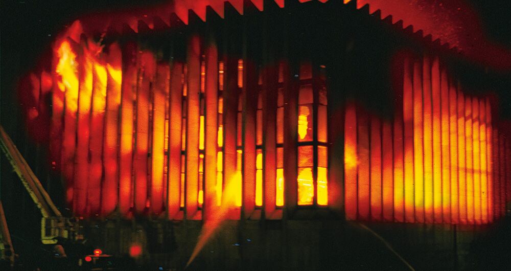 La sede del Palacio de Justicia ardió en llamas.