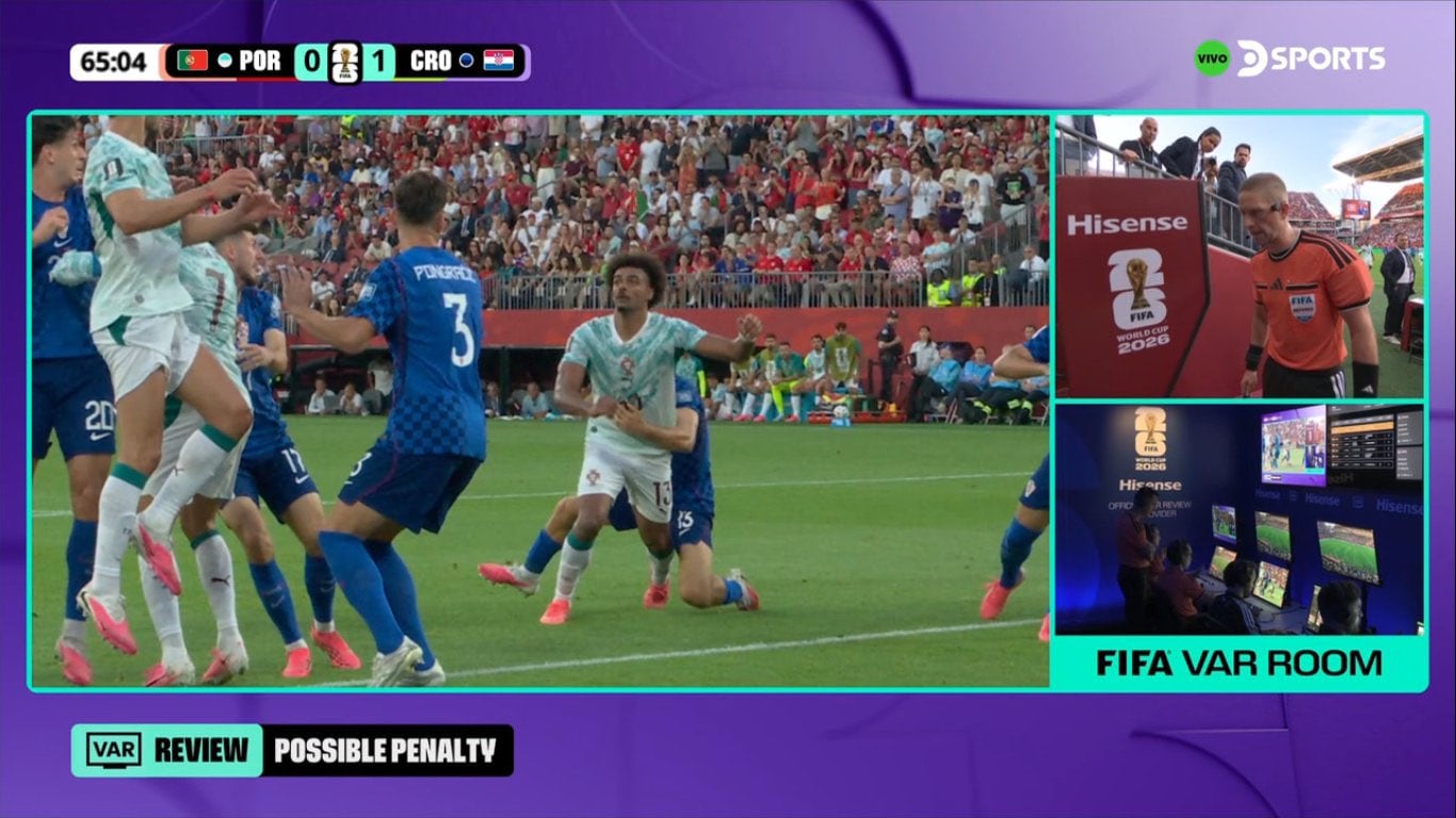 Momento de la revisión del VAR.