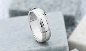 Así se debe pulir un anillo de plata.