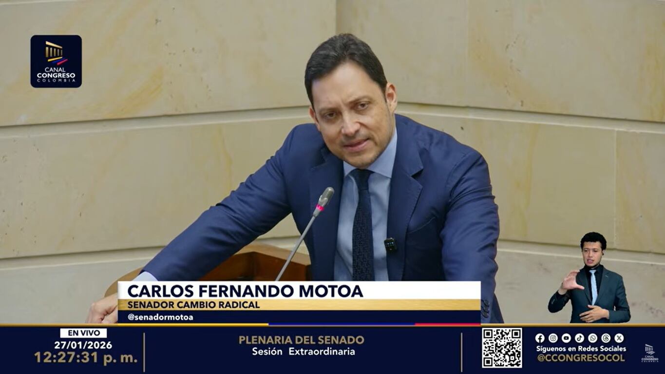 Senador Carlos Fernando Motoa durante el debate control al decreto de la emergencia económica.