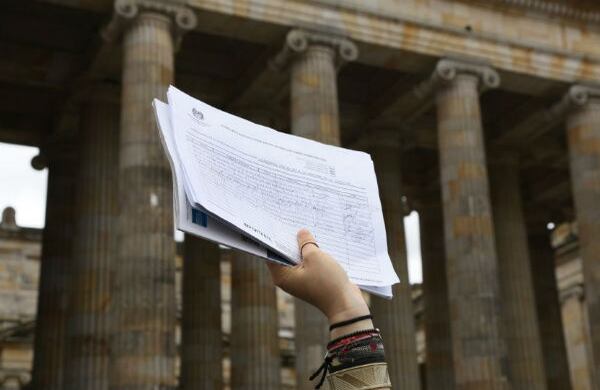 Firmas avalan la sepultura, pero en la picota pública. ¿Tendrán efecto?