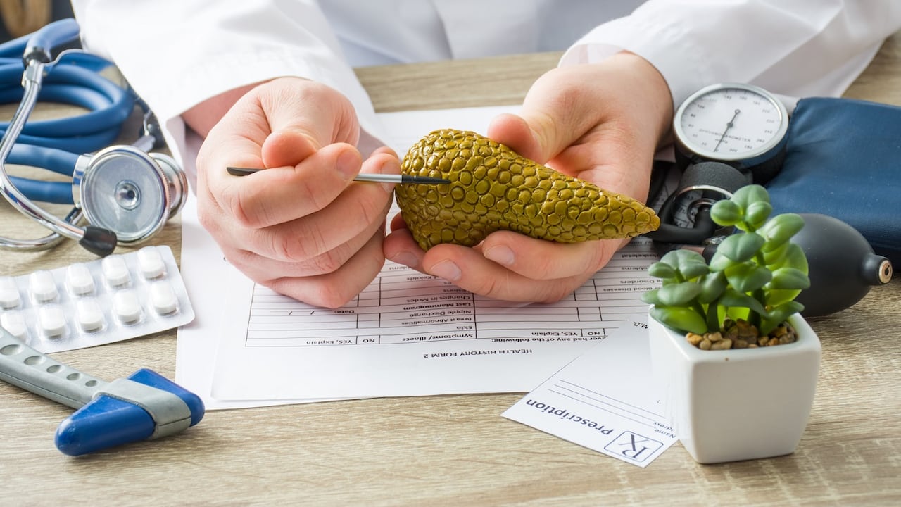 El páncreas es la glándulas que se encarga de producir hormonas como la insulina.