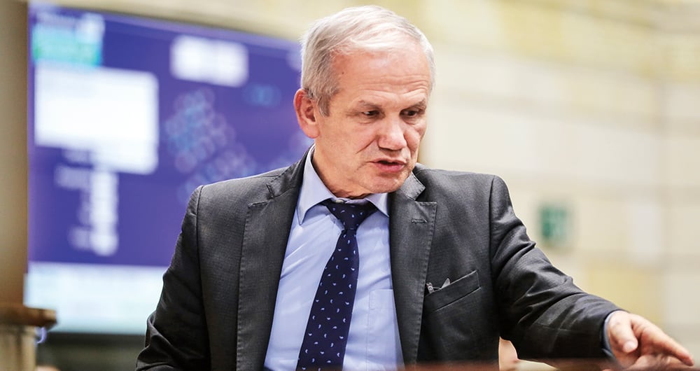 Carlos Ramón González es una de las personas más cercanas al presidente Gustavo Petro, pues los dos pertenecieron al M-19. Desde que estalló el escándalo de la UNGRD, fue señalado como el encargado de dar la orden de comprar congresistas.