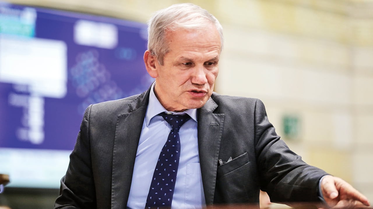 Carlos Ramón González es una de las personas más cercanas al presidente Gustavo Petro, pues los dos pertenecieron al M-19. Desde que estalló el escándalo de la UNGRD, fue señalado como el encargado de dar la orden de comprar congresistas.