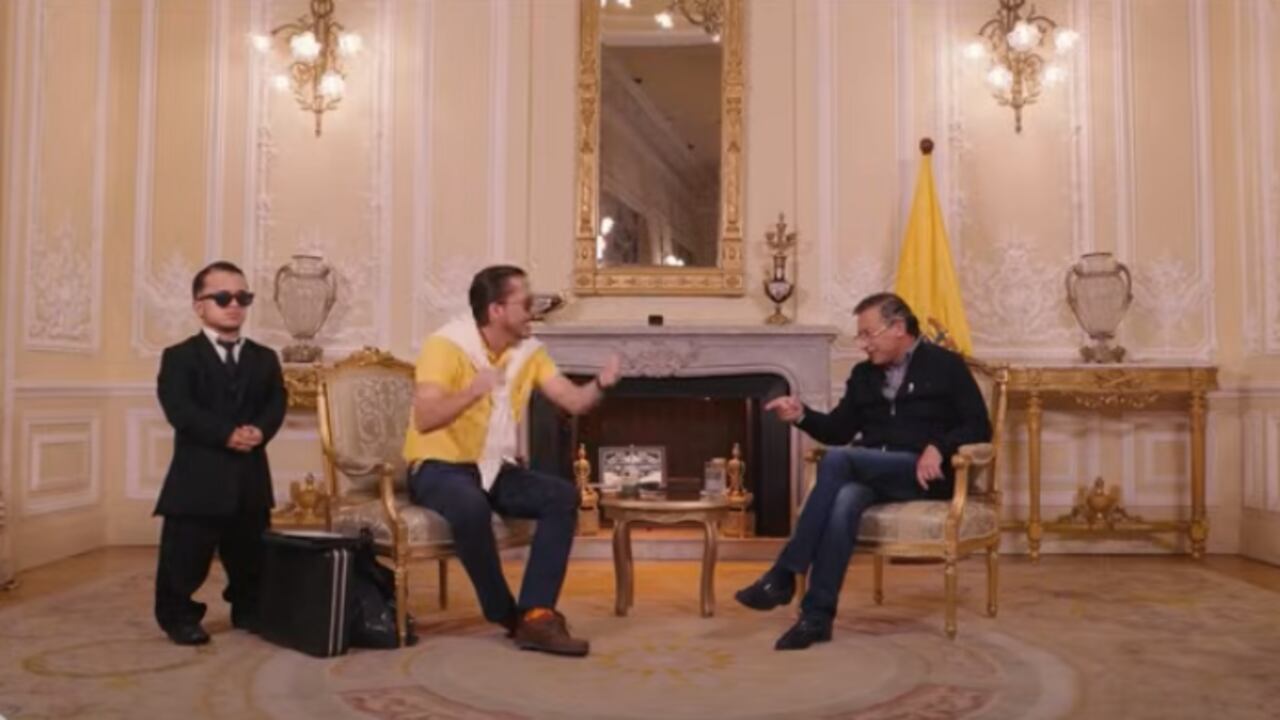 Juanpis González entrevistando al presidente Petro.