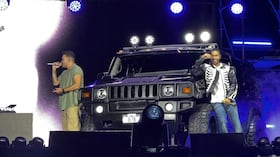 Los cantantes llegaron en medio de su gira “Mejor Tarde Que Nunca Tour”.