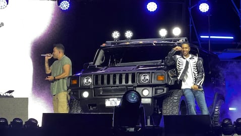 Los cantantes llegaron en medio de su gira “Mejor Tarde Que Nunca Tour”.
