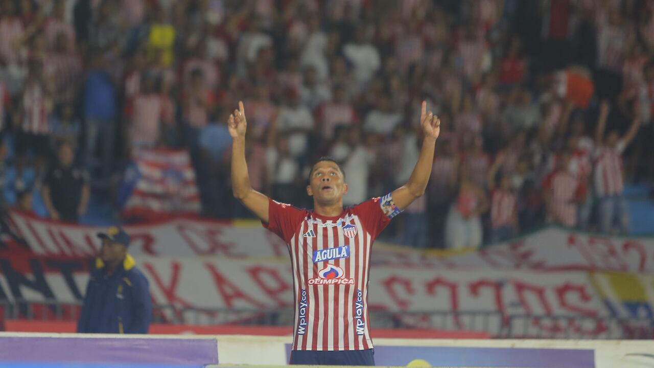 Carlos Bacca fue la figura del partido en el duelo entre Junior de Barranquilla y el Bucaramanga.