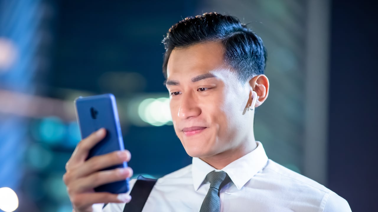 Los auriculares inalámbricos funcionan mediante conexión Bluetooth.