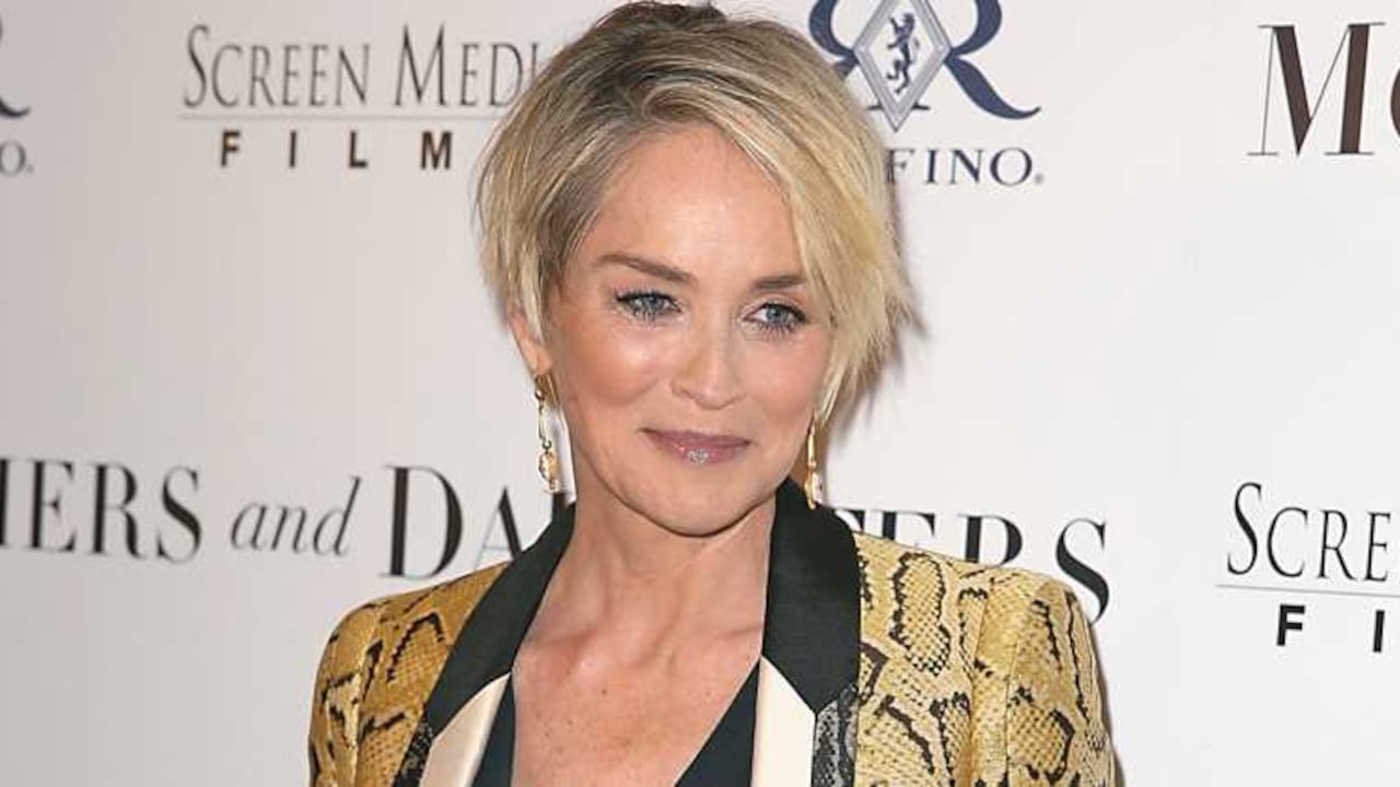 La actriz y activista lanza sus descarnadas memorias ‘The beauty of living twice’.