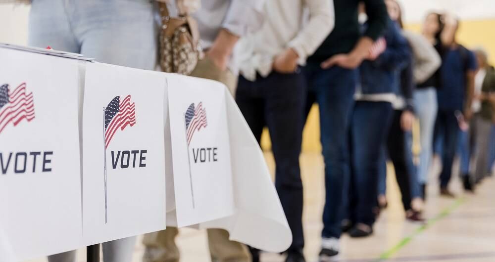 La oenegé Open Secrets afirmó que en 2020, durante las últimas elecciones legislativas, casi el 88 % de los votos para la Cámara de Representantes y poco más del 71 % para las del Senado habían sido para el candidato con mayor presupuesto.