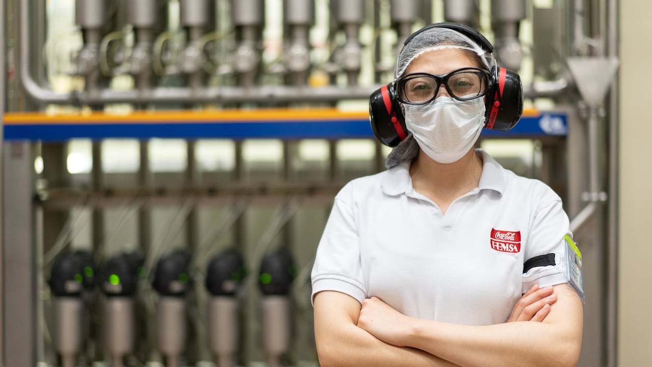 Las mujeres representan el 30 por ciento del total de los colaboradores en Coca-Coca FEMSA Colombia. Asimismo, el alto
nivel directivo está, en su mayoría, compuesto por mujeres.