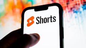 El nuevo sistema reemplaza la búsqueda tradicional (lista de videos con miniaturas) por una interfaz conversacional.