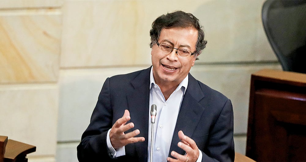    Las salidas en falso de Gustavo Bolívar le restan a Gustavo Petro, un candidato que busca apaciguar las aguas.