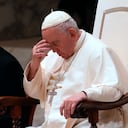 El papa Francisco asiste a su audiencia semanal en el salón Pablo VI del Vaticano.