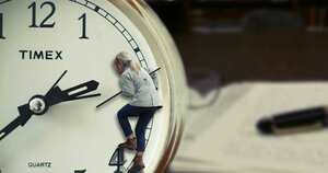 La obsesión por querer gestionar el tiempo de sus trabajadores de manera efectiva también es una de las barreras para el surgimiento de las empresas. Para ello no hay más remedio que dejar trabajar y confiar en ellos a pesar de los errores que puedan cometer (ese es el camino para alcanzar la innovación).