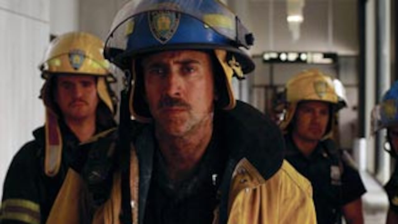 El sargento John McLoughlin (Nicolas Cage) lidera el valiente escuadrón de rescate que no imagina la tragedia que vendrá