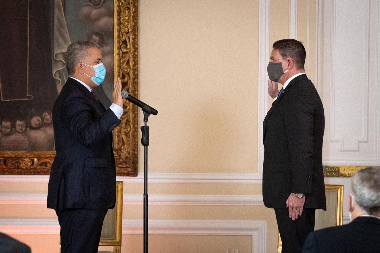 Iván Duque presidente de Colombia con el nuevo embajador de Colombia en EE.UU. Juan Carlos Pinzón