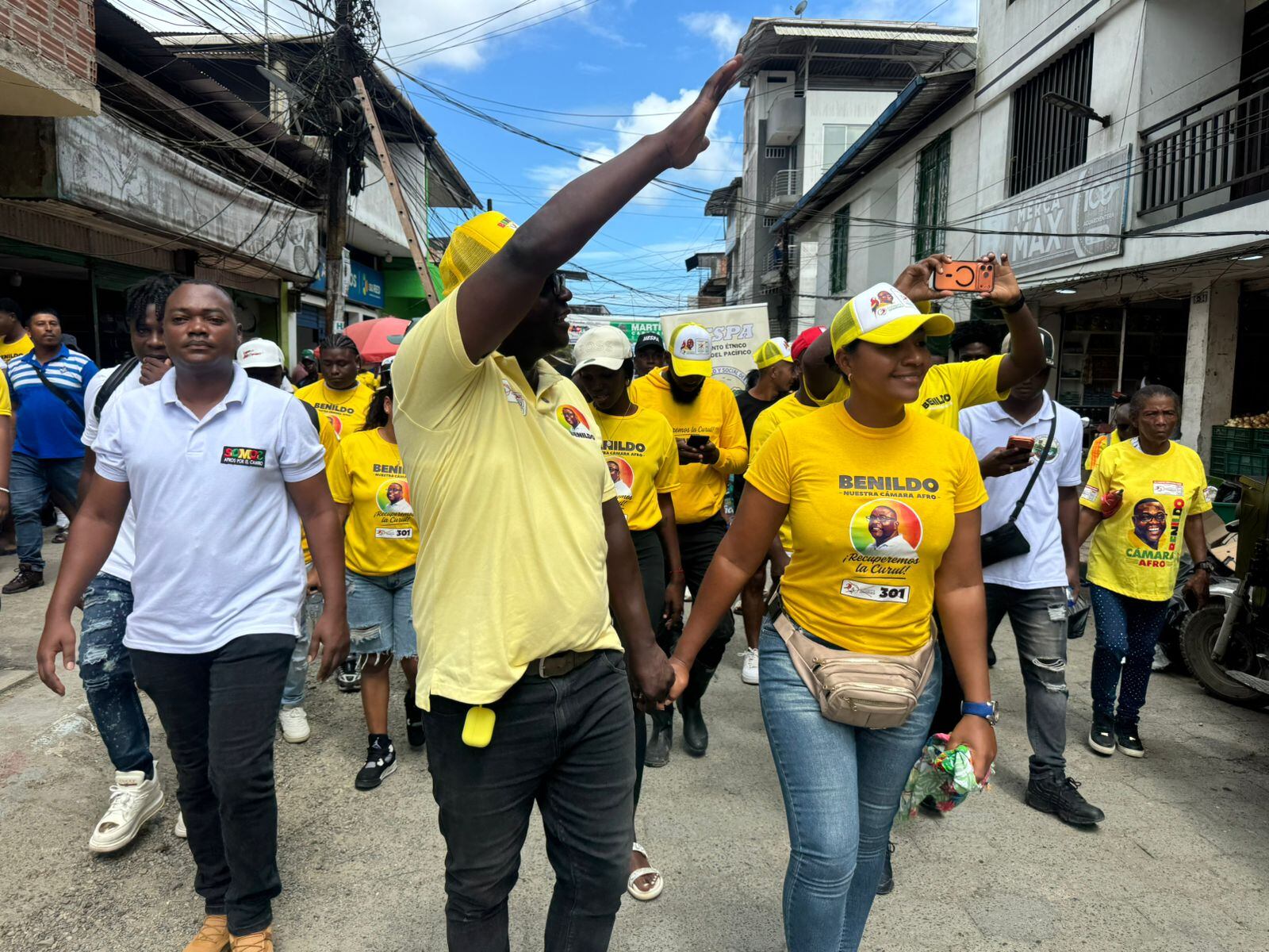 Benildo Estupiñán en medio de su campaña política.