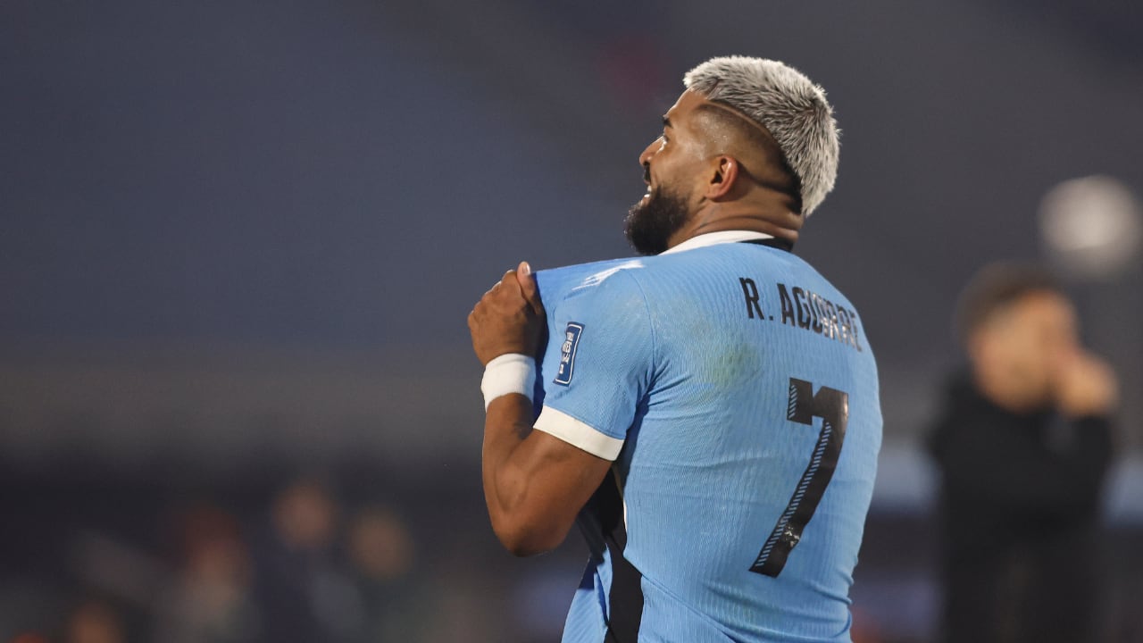 Uruguay abre el marcador ante Perú.