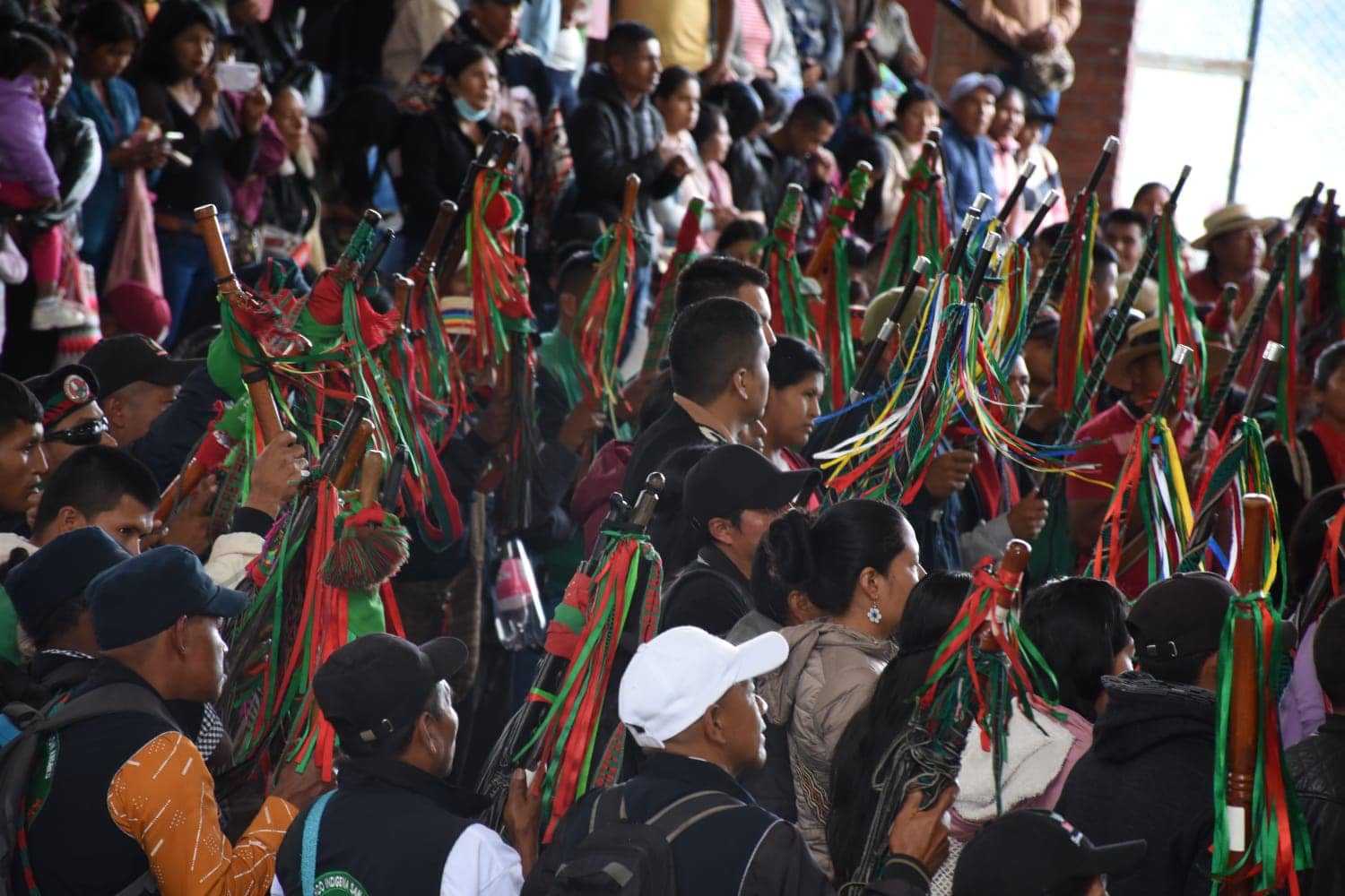 Las guardias indígenas de Inzá y otros municipios del oriente del Cauca trabajan con todas sus capacidades para proteger a sus comunidades ante la violencia de los grupos armados al margen de la ley.