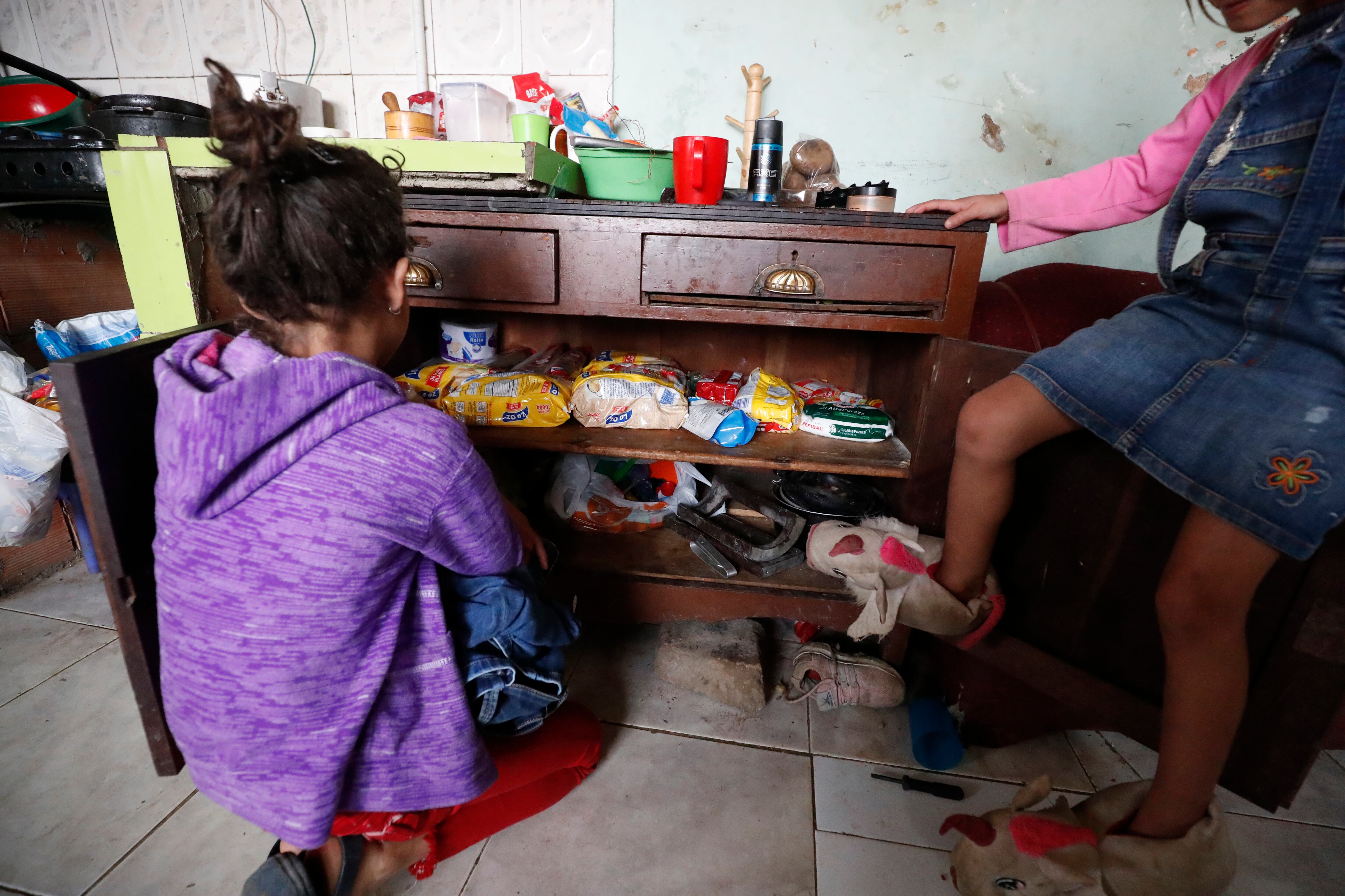 Pobreza familias vulnerables
niños mal alimentados
carestía
pobreza extrema
hambre
canasta familiar
precios altos
inflación
Soacha febrero 9 del 2022
Foto Guillermo Torres Reina / Semana