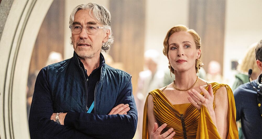 En los hombros de Mon Mothma, esta mujer, senadora, madre, esposa, amiga, ser humana, se apoya la revolución. Esta temporada revela mucho sobre ella, y Genevieve O’Reilly está en lo más alto de su juego.