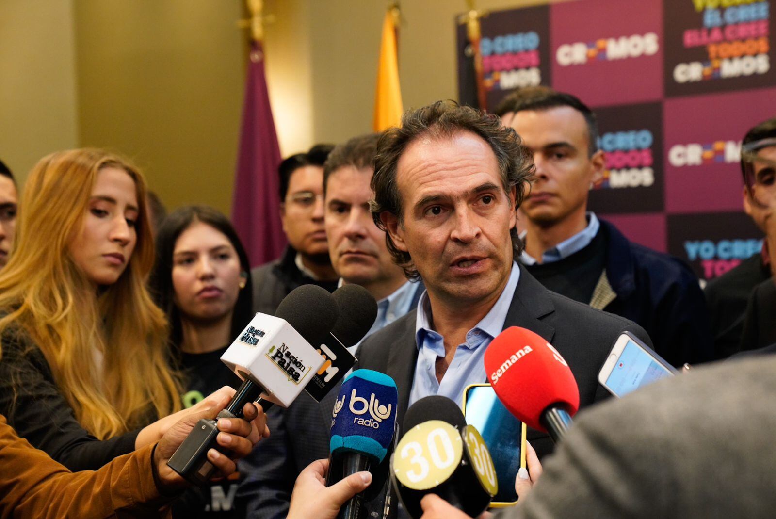 Federico Gutiérrez durante la presentación de su partido Creemos en Bogotá.