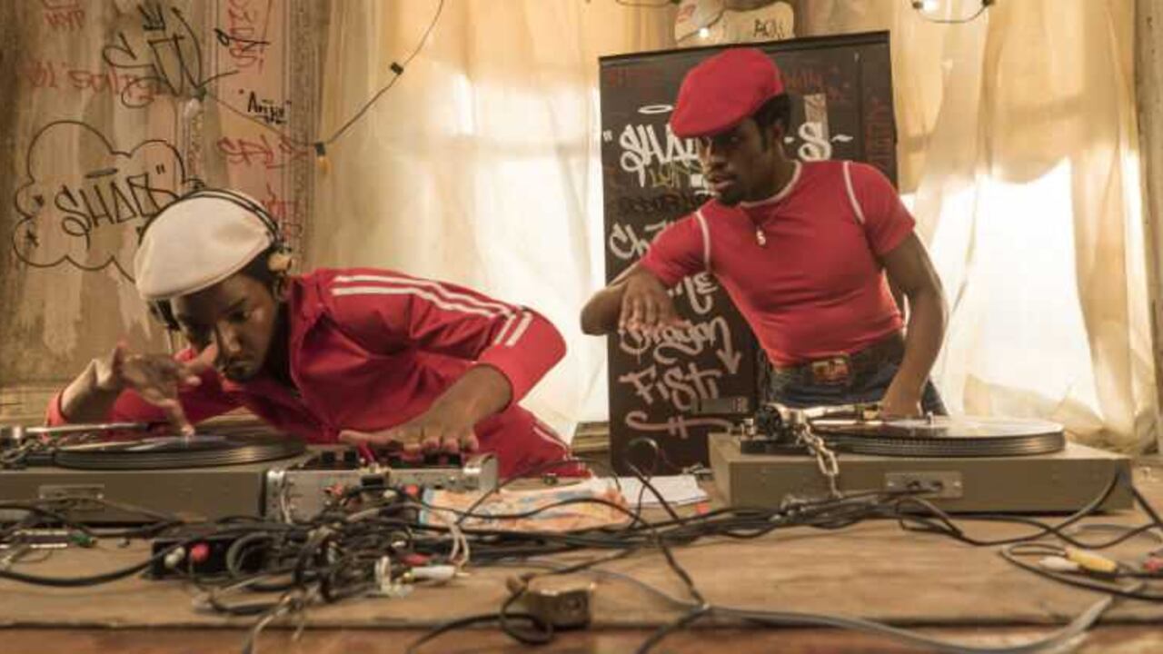Actores de la talla de Leonardo Di Caprio y Nicole Kidman han protagonizado las películas de Luhrmann pero en ‘The Get Down’ el australiano le apostó a un elenco joven donde la mayoría de caras son nuevas.
