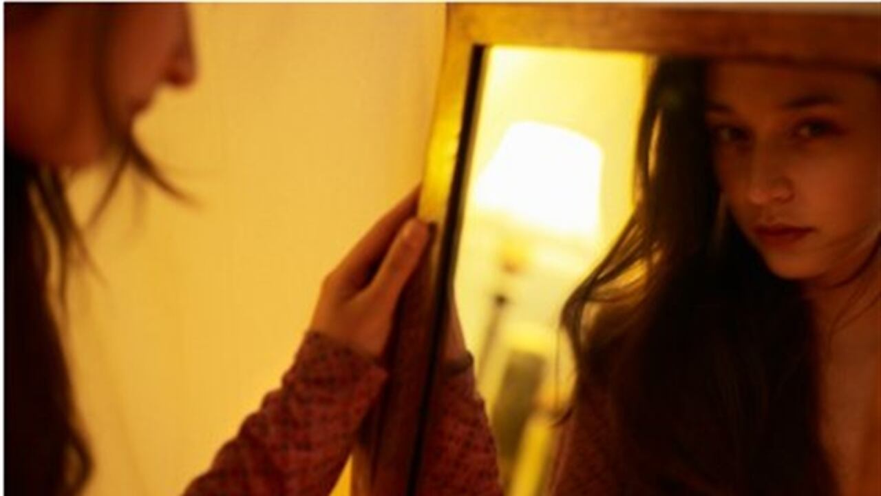 Las personas con este trastorno presentan principalmente preocupación en las áreas corporales como la piel, el cabello y la nariz.