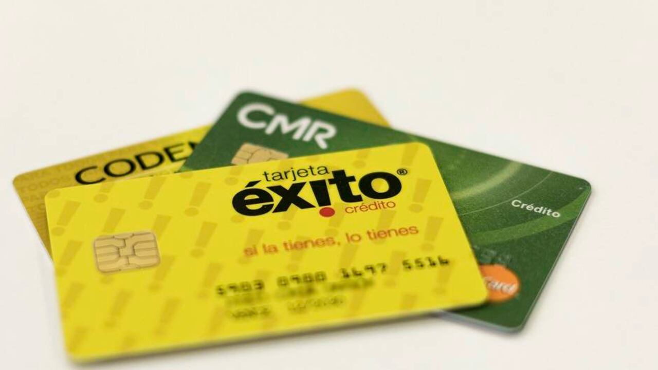 Aunque todas las tarjetas tienen el mismo porcentaje de interés mensual: 2,40%, Olímpica registra el valor más alto en cuota de manejo con $17.500 mensuales, por su parte Codensa es la tarjeta que menos cobra a sus clientes por la cuota de manejo, $9.100 mensual.