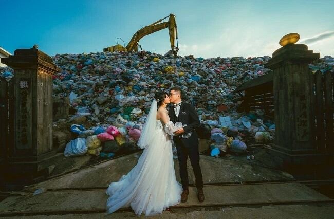 La pareja se tomó las fotos para dar un mensaje a sus invitados