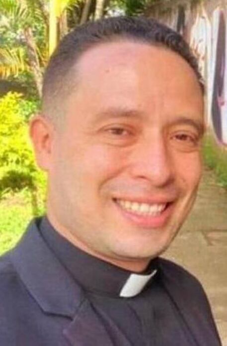 Fue encontrado sin vida sobre una mesa del sitio