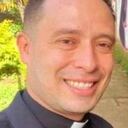 Al parecer el sacerdote llegó al lugar acompañado de otra persona