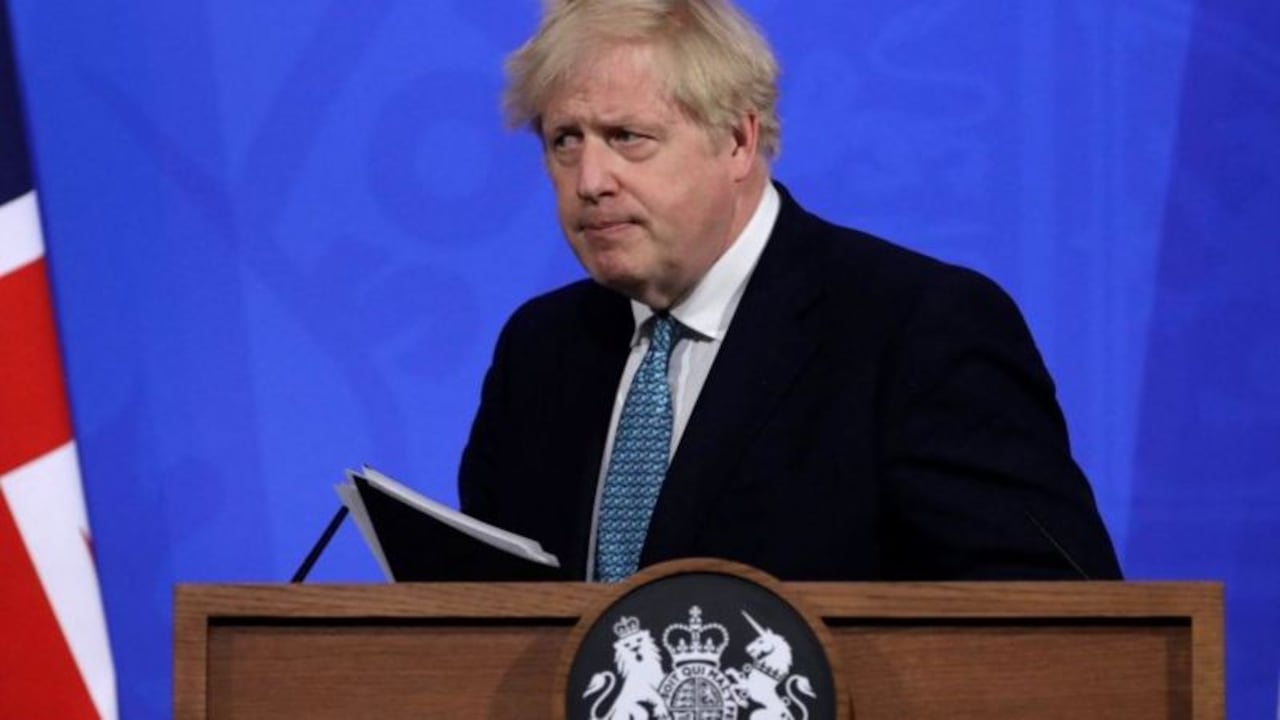 El primer ministro Boris Johnson ha dicho que quizás Reino Unido deba tomar "algunas decisiones difíciles". BBC - GETTY