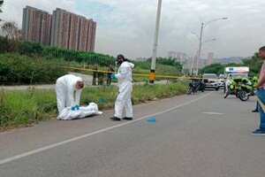 El cuerpo del joven de 14 años estaba en la Avenida Regional en Bello.