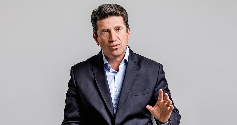 El exministro, que hoy trabaja en Ecuador, explica que América Latina es en la actualidad la región más violenta del mundo. Habla del papel de alias Fito y advierte la ambición de expansión de Maduro.