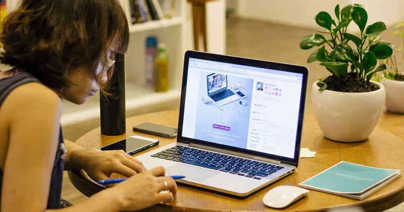 En Francia, a partir del 1 de enero de 2017 una ley que reconoce el derecho de los empleados a desconectarse del trabajo.