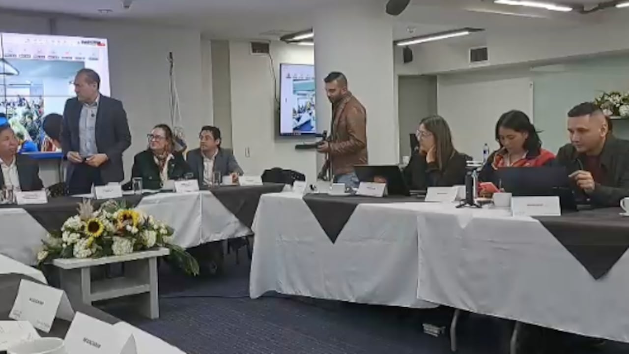 Momentos tensos en la instalación de la mesa de negociación estatal
