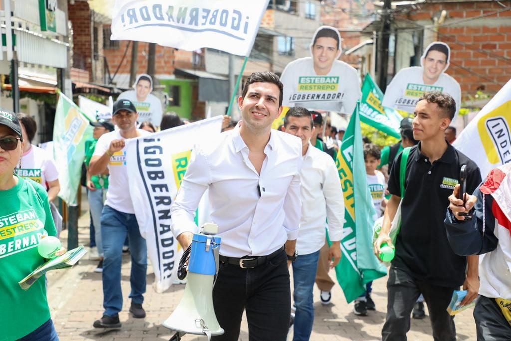 En sus propias palabras, "No coman cuento", Restrepo insta a la ciudadanía a no dejarse influenciar por los rumores y a respaldar su propuesta con la fuerza de la gente.