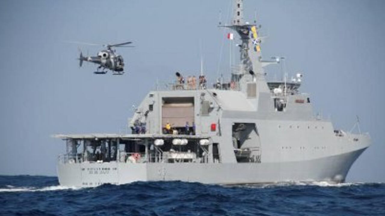 El Buque A.R.C. 20 de Julio se mantiene en la zona.