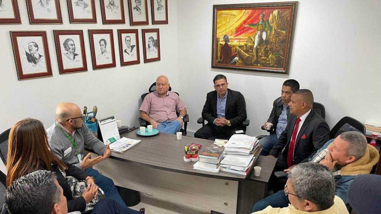 Representantes de excombatientes hicieron plantón frente al Congreso