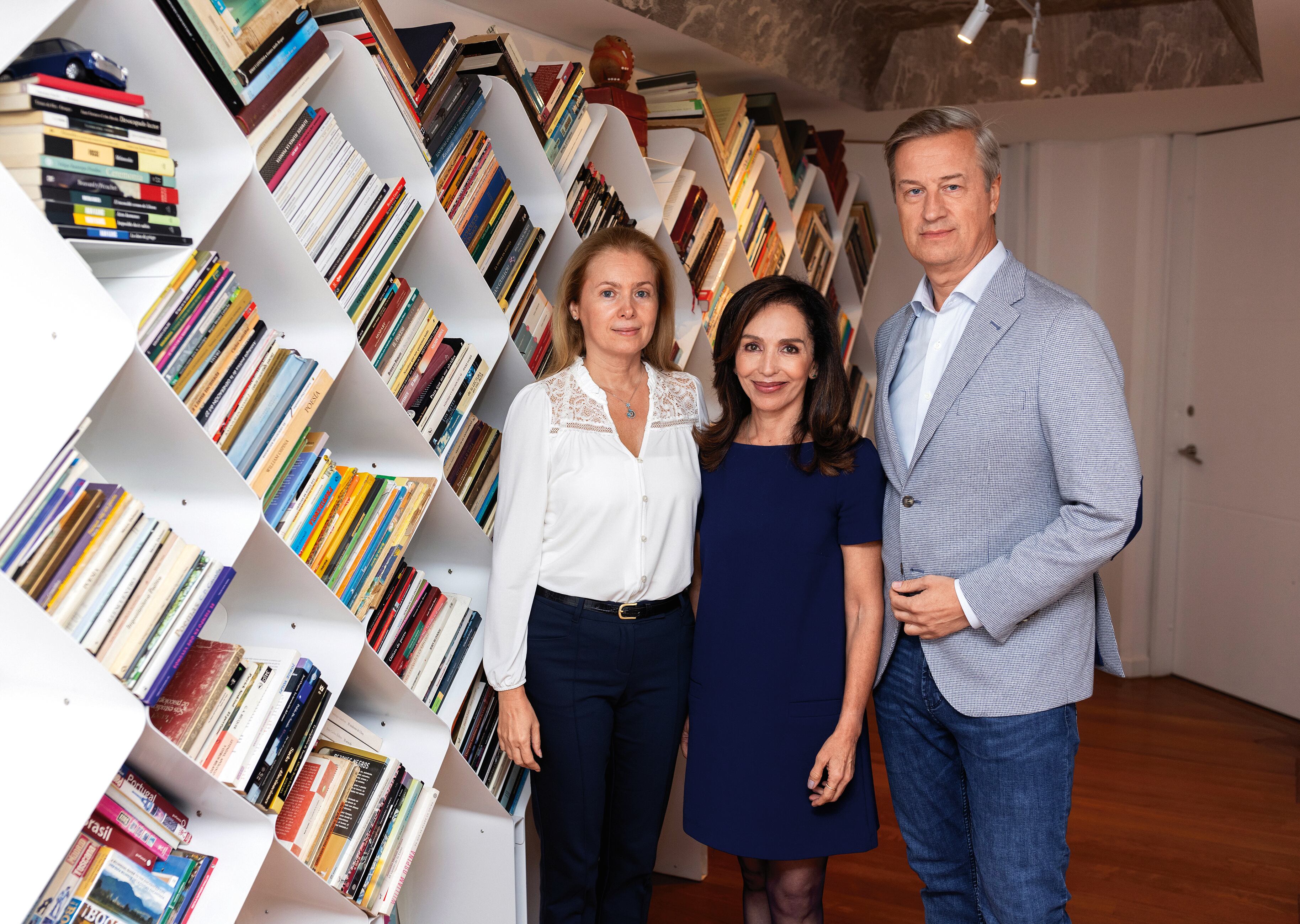 Consuelo Cespedosa, Gloria Luz Gutiérrez y Erik Høeg, embajador de la Unión Europea en Argentina.