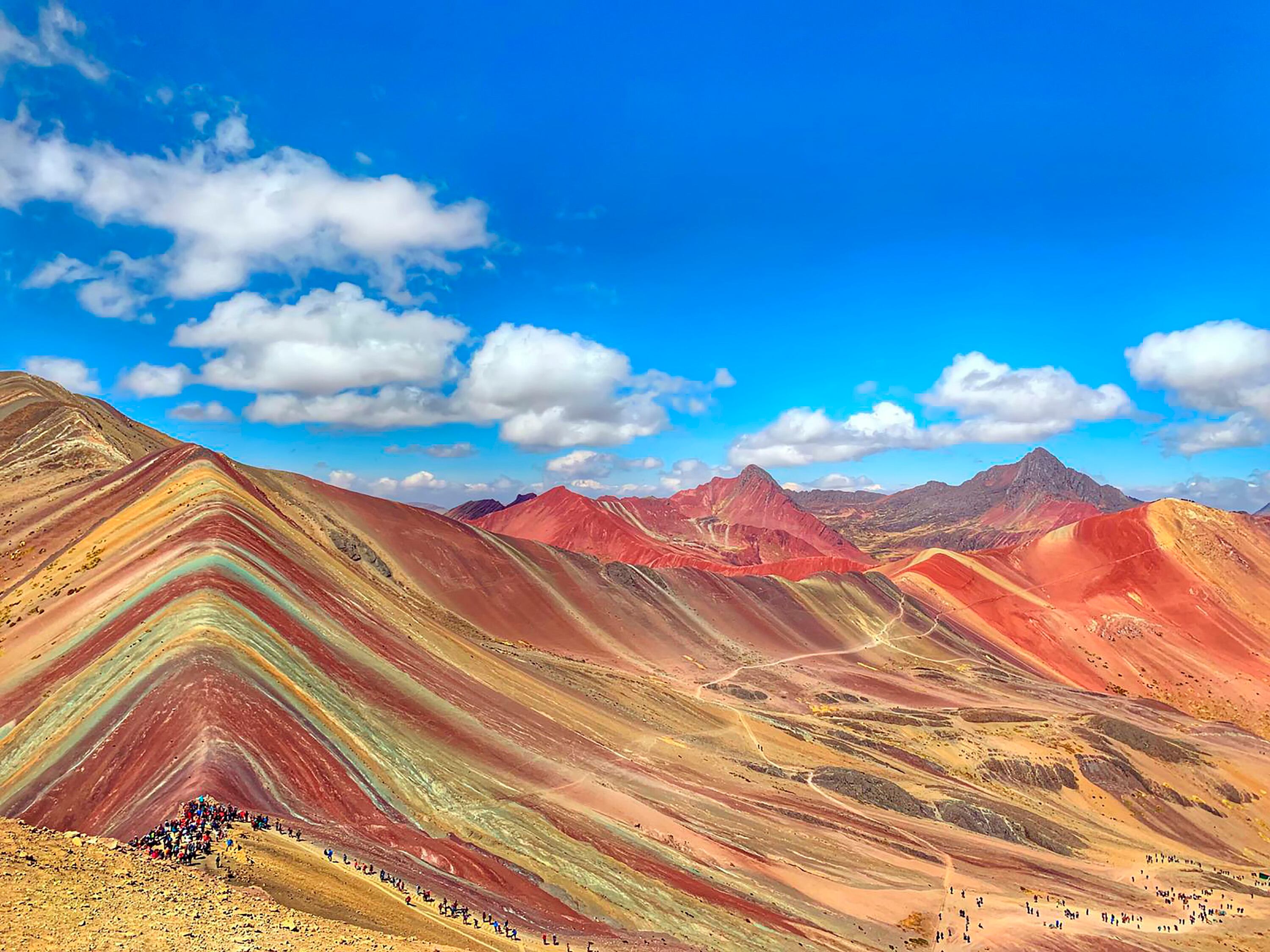 Montañas de colores en Cusco, Perú.