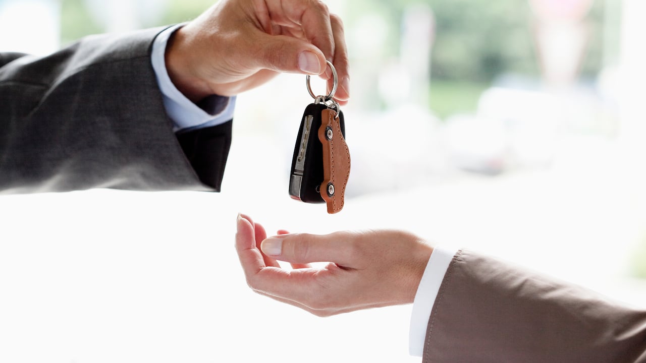 La compra del primer auto puede resultar emocionante y, en ese sentido, implica responsabilidades de por medio.