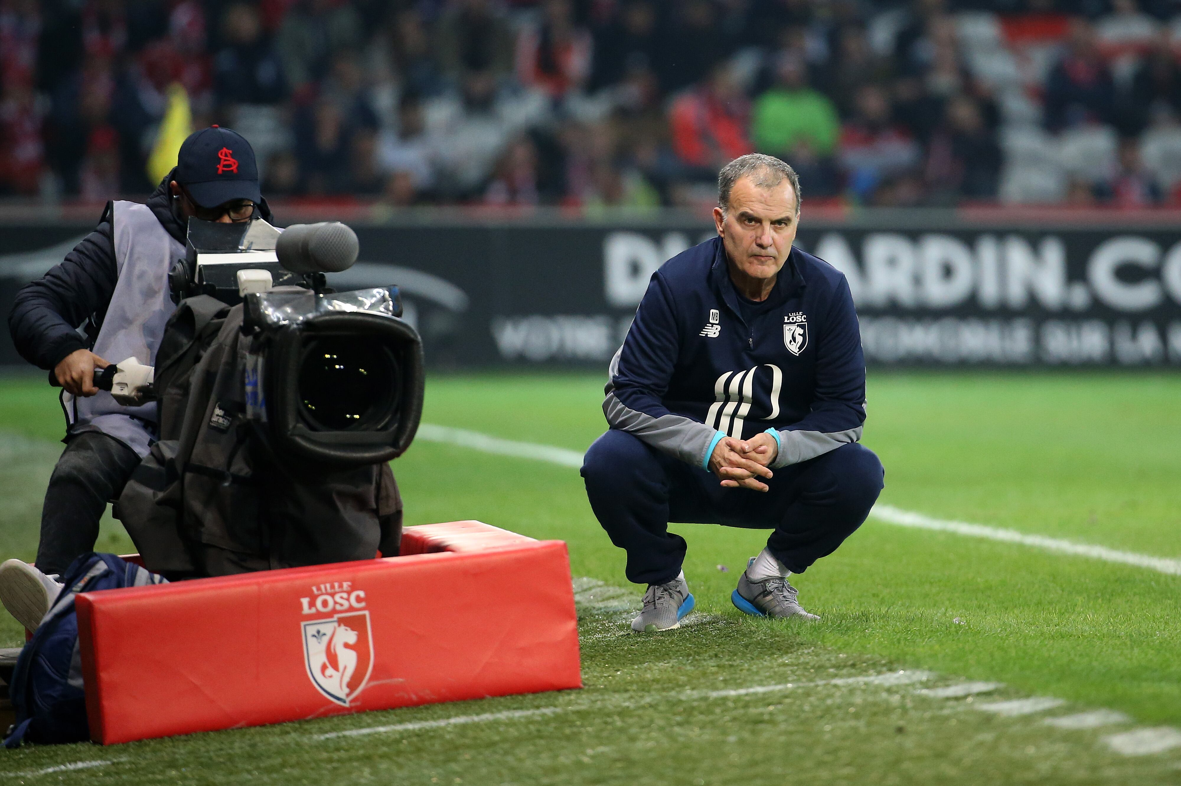 LILLE, FRANCE - OCTOBER 29: Coach of Lille Marcelo Bielsa during the French Ligue 1 match between Lille OSC (LOSC) and Olympique de Marseille (OM) at Stade Pierre Mauroy on October 29, 2017 in Lille, France. (Photo by Jean Catuffe/Getty Images)