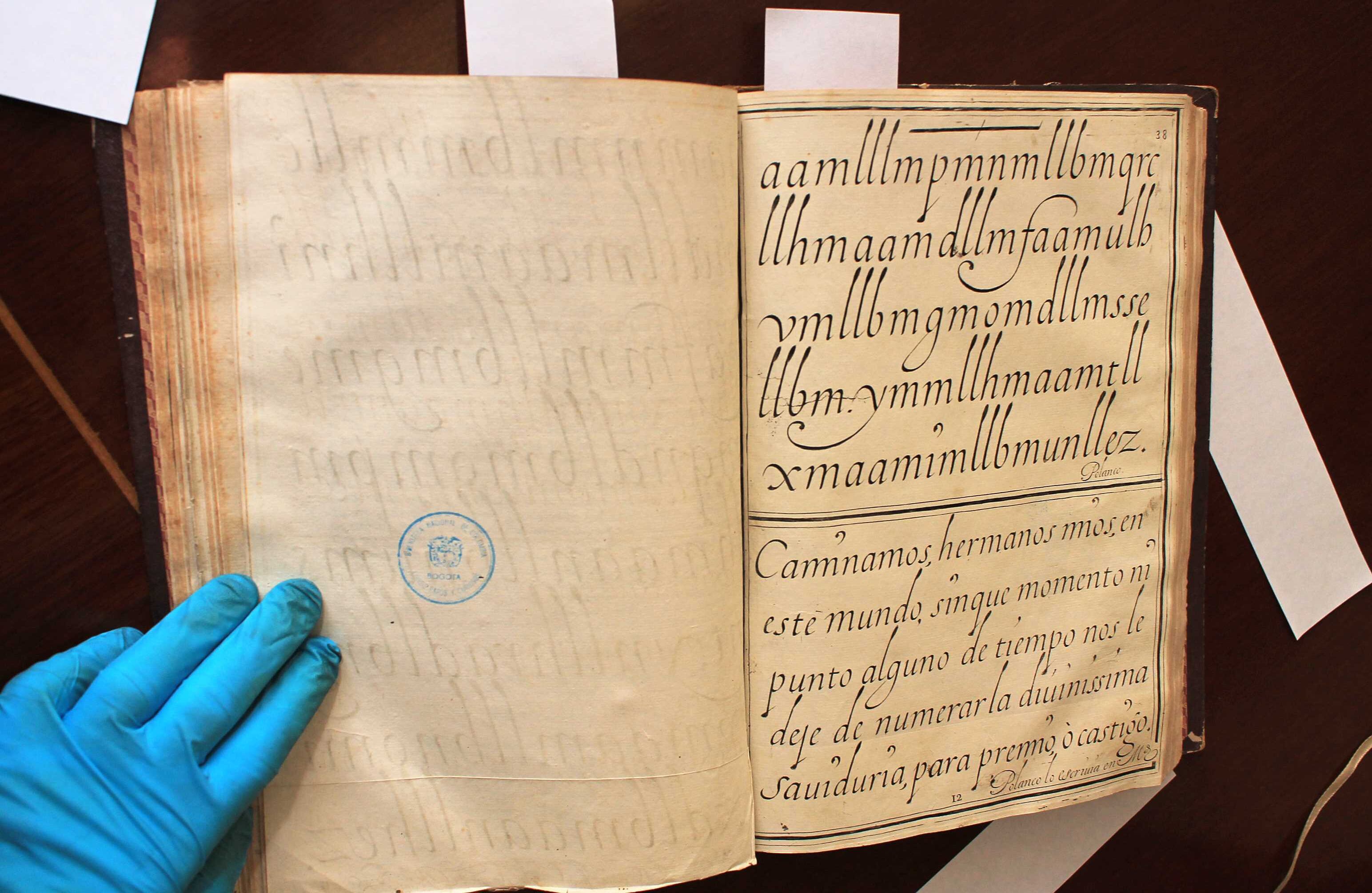 ‘Arte de escribir por preceptos geométricos y reglas matemáticas’ de Juan Claudio de Polanco (Edición de 1799). Foto: Álvaro Tavera.