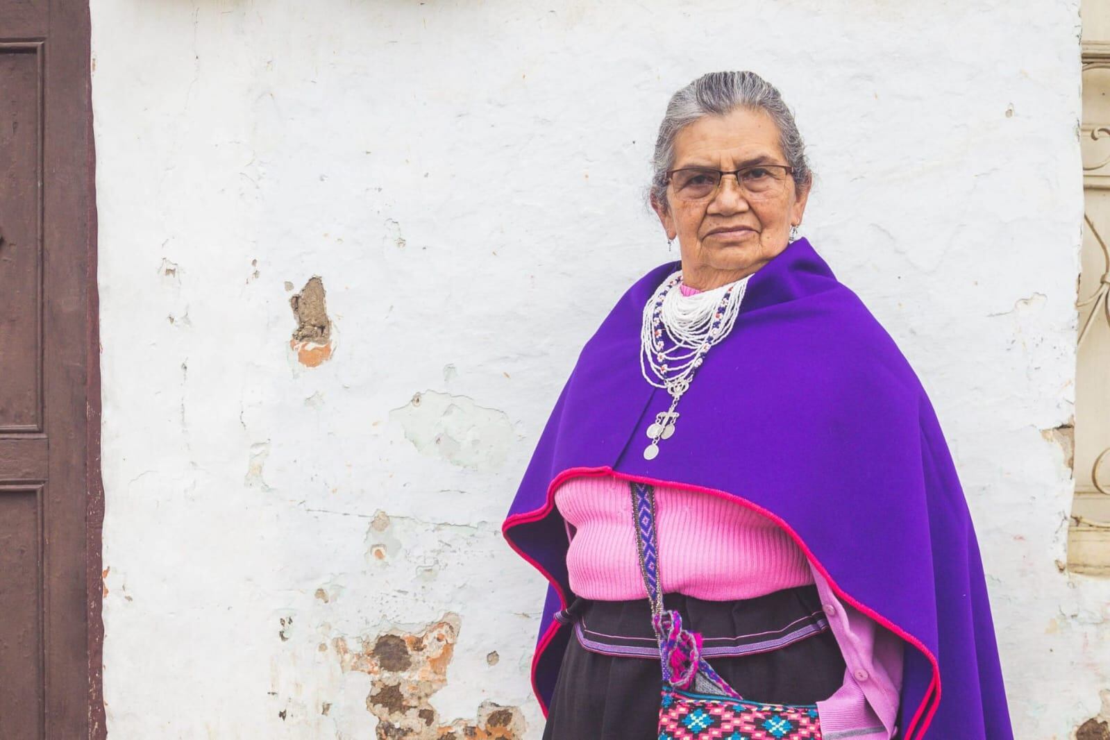 Muelas entró a esta institució bajo la figura de académica correspondiente, lo que significa que, aunque no tienen voz ni voto dentro de las discusiones de la Academia, llegan con la función de informar sobre las variantes del español en sus lugares de residencia. Allí también están escritores como Juan Gabriel Vásquez, Juan Esteban Constaín y William Ospina.