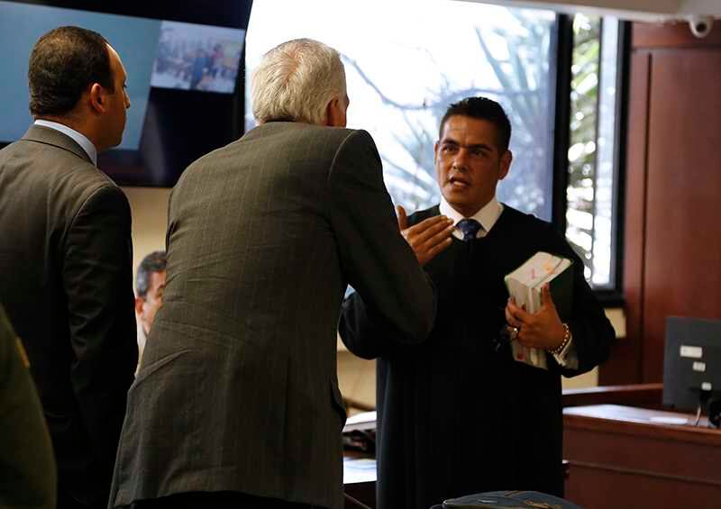 Tras recibir una condena de 18 años por el contrato de las ambulancias, el exalcalde de Bogotá sólo atinó a preguntar: ¿Cuándo arranca el otro juicio?